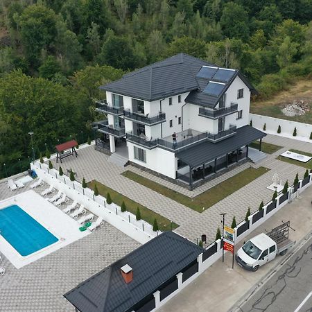 Casa De Vacanta Larisa Novaci-Străini Zewnętrze zdjęcie