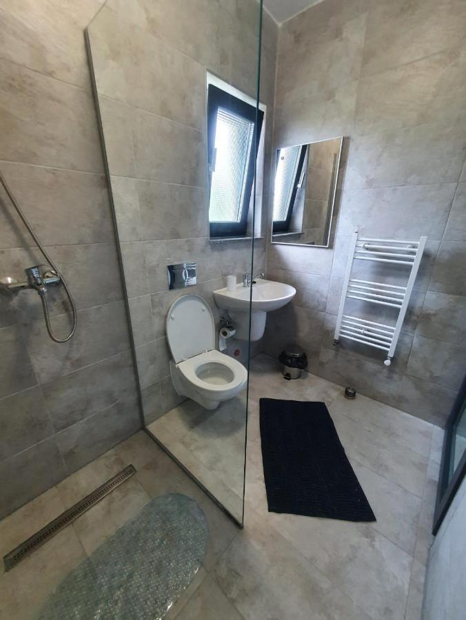 Casa De Vacanta Larisa Novaci-Străini Zewnętrze zdjęcie
