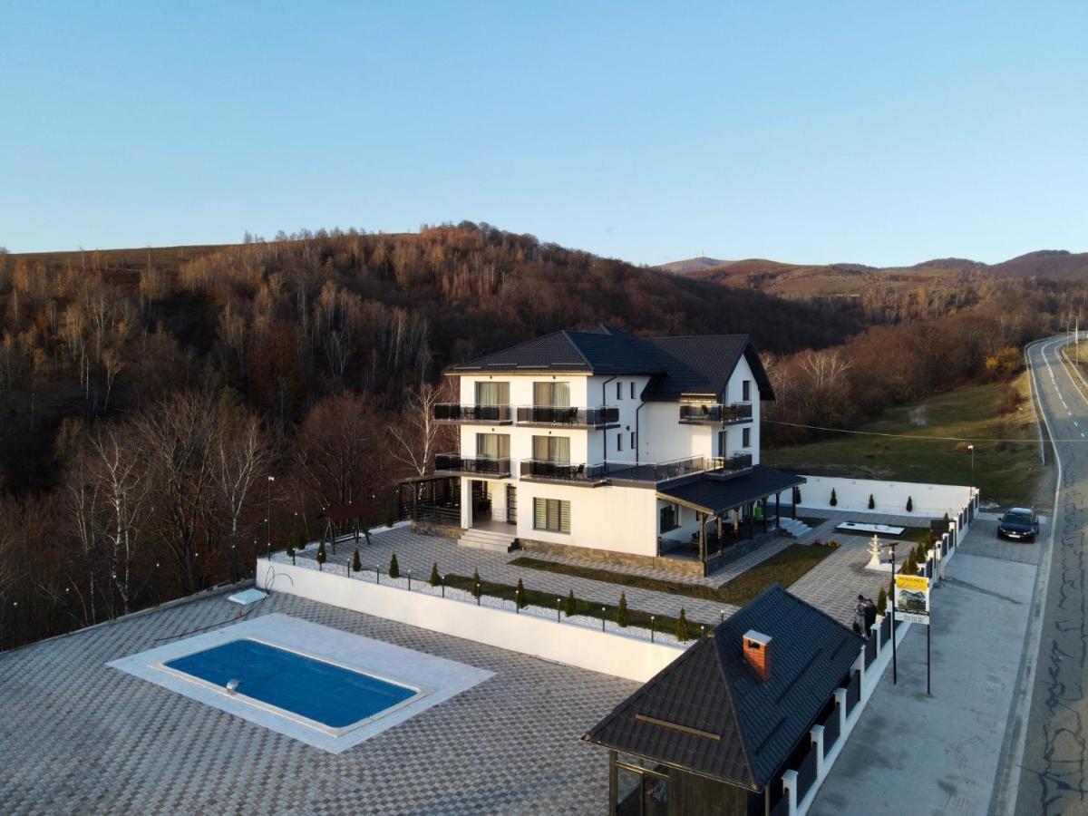 Casa De Vacanta Larisa Novaci-Străini Zewnętrze zdjęcie