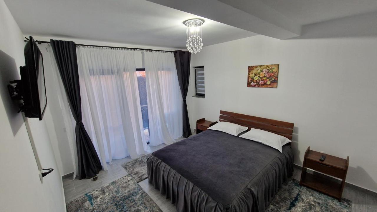 Casa De Vacanta Larisa Novaci-Străini Zewnętrze zdjęcie