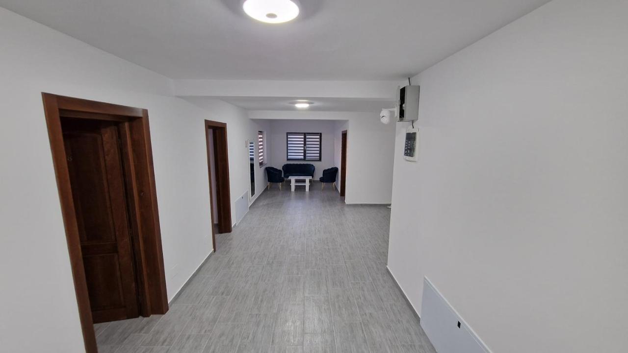 Casa De Vacanta Larisa Novaci-Străini Zewnętrze zdjęcie