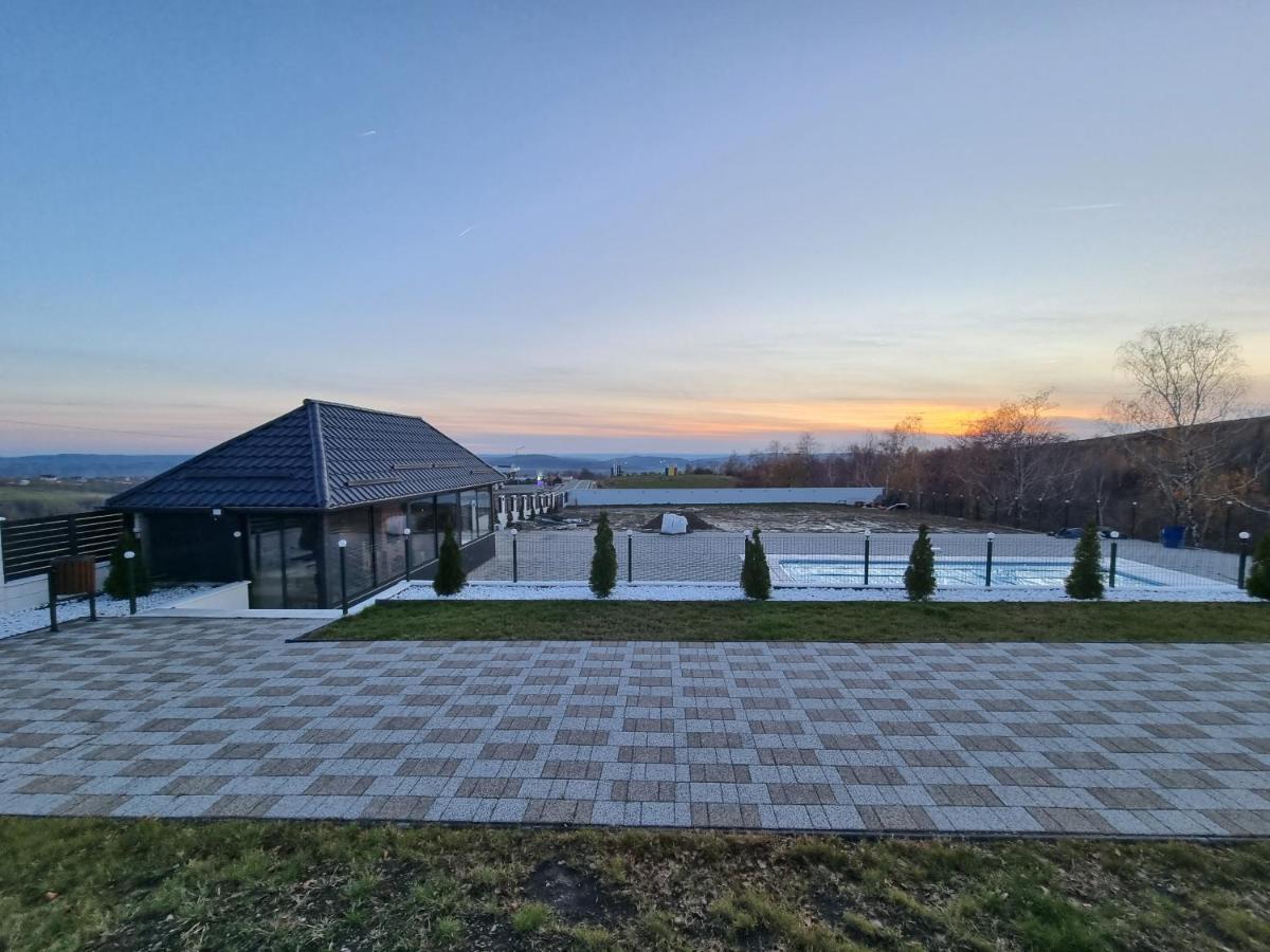 Casa De Vacanta Larisa Novaci-Străini Zewnętrze zdjęcie