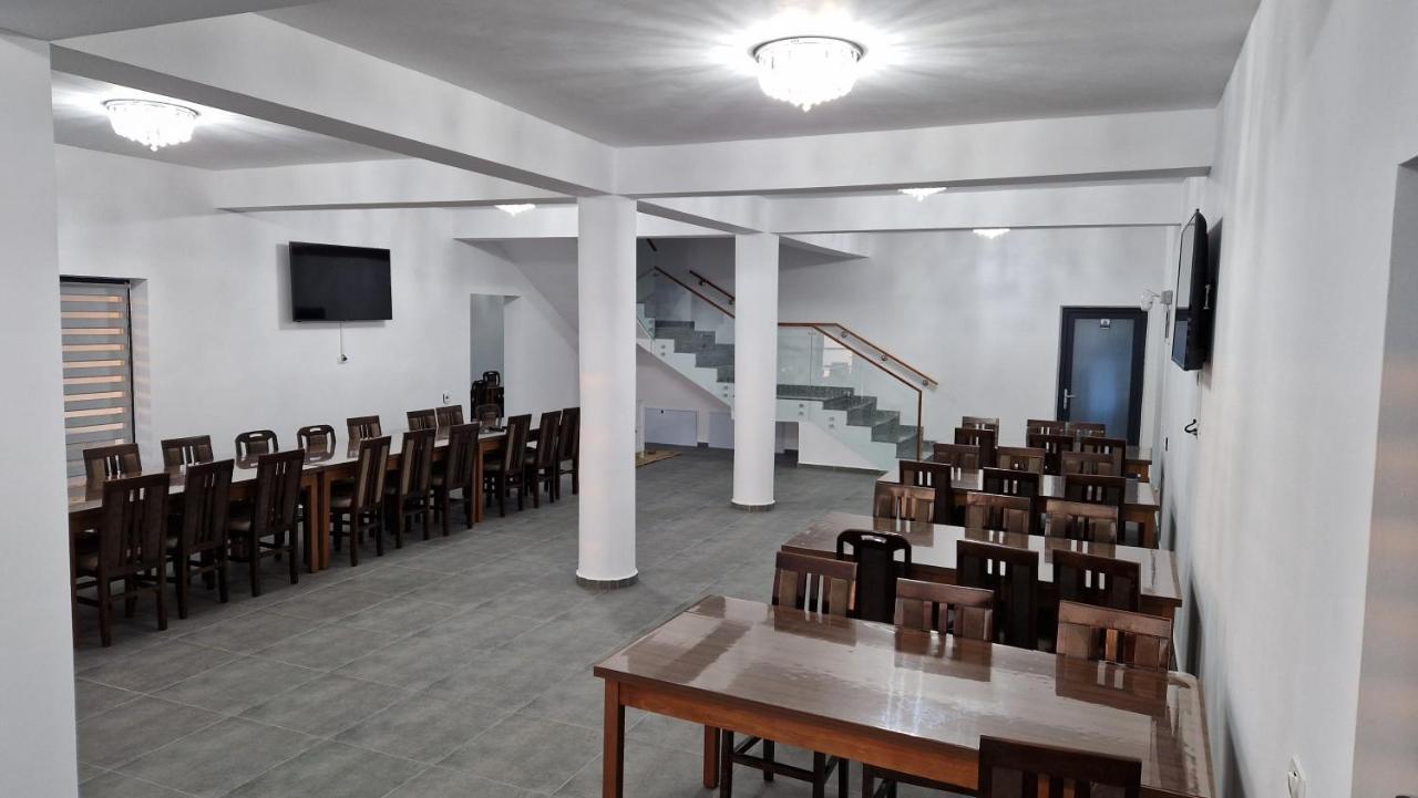 Casa De Vacanta Larisa Novaci-Străini Zewnętrze zdjęcie
