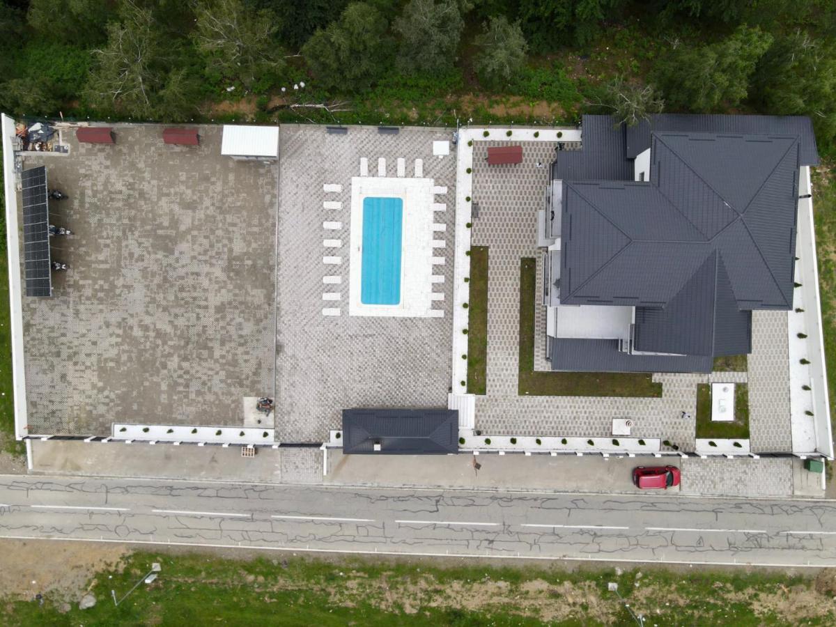 Casa De Vacanta Larisa Novaci-Străini Zewnętrze zdjęcie