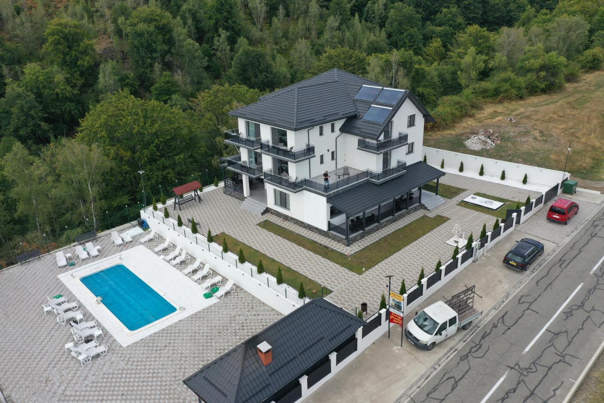 Casa De Vacanta Larisa Novaci-Străini Zewnętrze zdjęcie